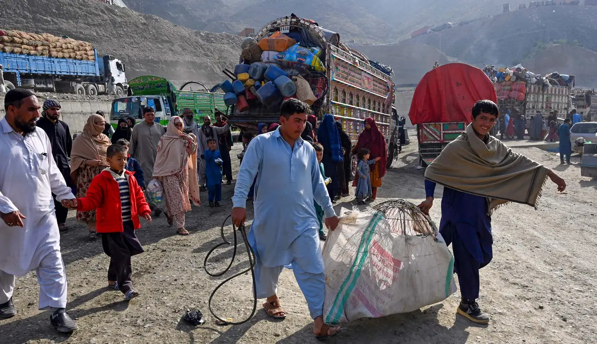 Ratusan ribu warga Afghanistan pindah ke Pakistan untuk menghindari perang dan konflik. (Abdul MAJEED/AFP)