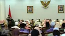 Suasana penutupan musabaqoh hafalan Al Quran dan Hadits di Istana Wakil Presiden, Jakarta, Kamis (21/4/2016). 150 peserta dari 25 negara mengikuti acara yang digelar di Masjid Istiqlal selama tiga hari. (Liputan6.com/Helmi Fithriansyah)