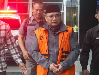 Tersangka kasus dugaan korupsi kuota haji tambahan tahun 2023–2024, Yaqut Cholil Qoumas, saat tiba di Gedung Merah Putih Komisi Pemberantasan Korupsi (KPK), Jakarta, Selasa (24/3/2026). Menteri Agama periode 2020-2024 yang menjadi tersangka dalam kasus dugaan korupsi kuota haji tambahan tahun 2023–2024, Yaqut Cholil Qoumas kembali menjalani penahanan di rumah tahanan (rutan) Komisi Pemberantasan Korupsi (KPK). (merdeka.com/Arie Basuki)