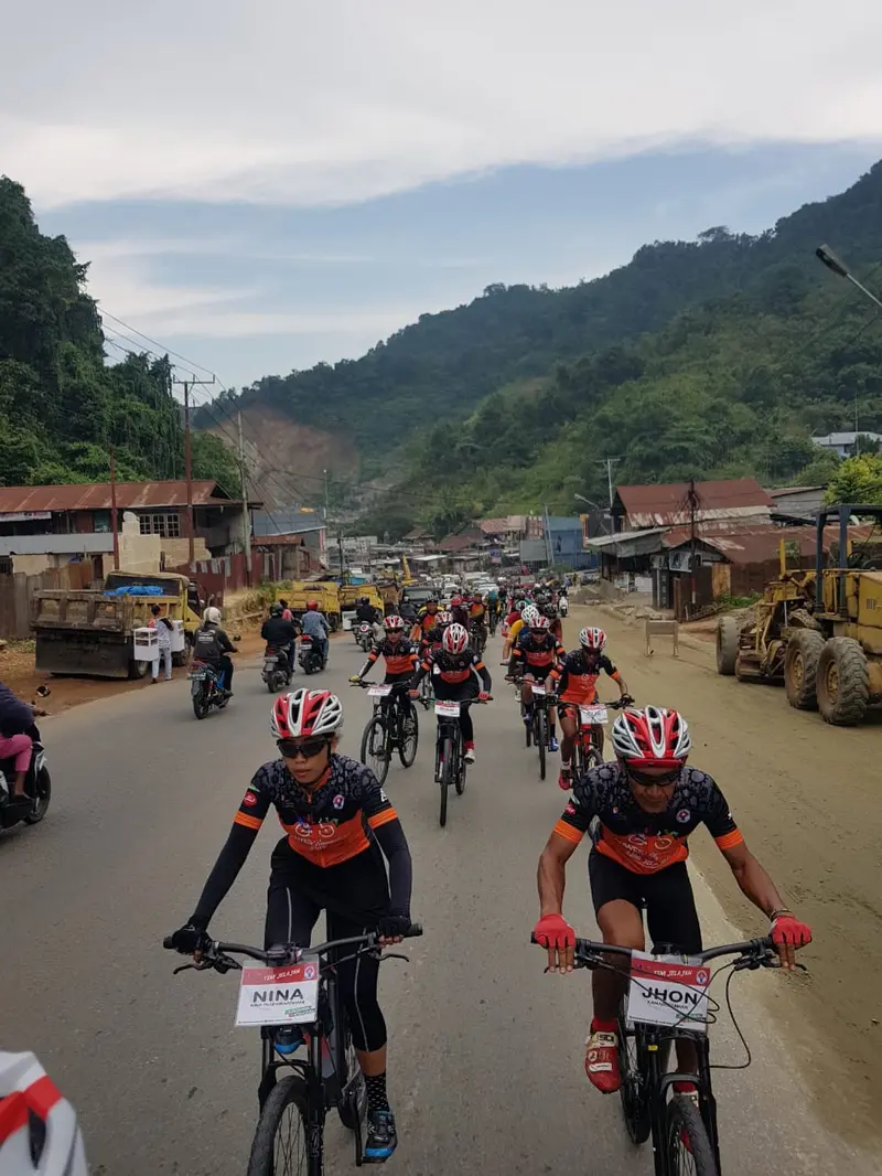 Tim Jelajah Gowes Nusantara