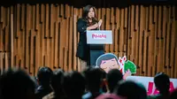 Menteri Komunikasi dan Digital Meutya Hafid hadir di acara Festival Perempuan Berdaya Berkarya di SCTV Tower, Jakarta Pusat, Selasa (21/10/2025)