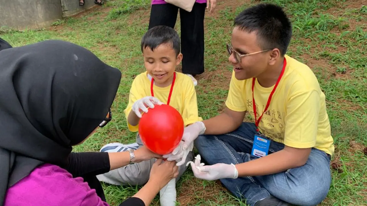 Siswa Disabilitas Netra Kurang Mendapat Porsi Belajar IPA, Yayasan Ini Gelar Kelas Sains dengan Praktik Menarik