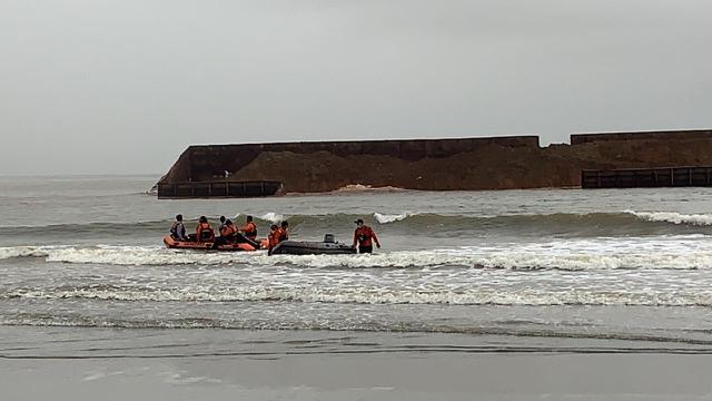 Tongkang karam di Pantai Batu Gong, Konawe.
