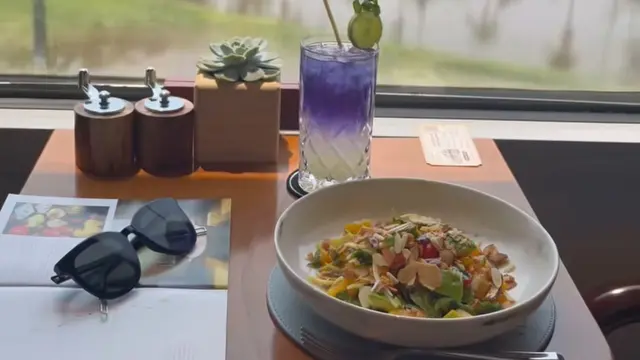 Layanan kereta mewah di Vietnam oleh operator Anantara. (Dok: IG @thevietage)