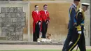 <p>Mendiang Ratu Elizabeth II tak perlu mengkhawatirkan dua corgi kesayangannya. Sumber dari dalam istana menyebutkan bahwa kedua anjing ini akan dipelihara oleh Pangeran Andrew dan Sarah Ferguson (Foto: AP Photo/Gregorio Borgia, Pool)</p>