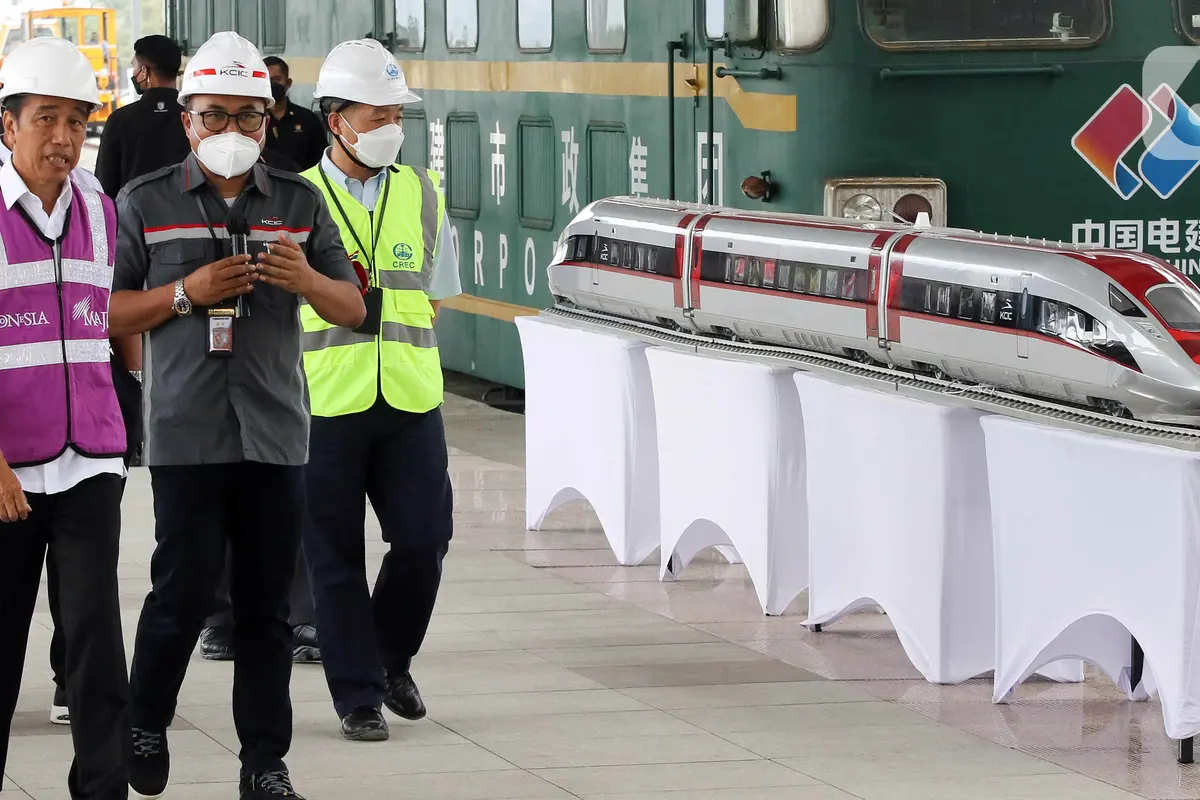 Presiden Jokowi Tinjau Proyek Kereta Cepat Jakarta-Bandung
