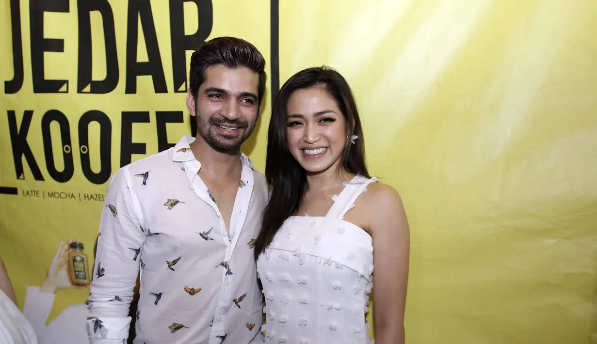 Jessica Iskandar yang menganggap Vishal Singh baru sebatas teman ini mengakui pria asal India ini selalu membahagiakannya. Tak jarang saat berada di lokasi syuting, Vishal sering membuatnya tertawa. (Nurwahyunan/Bintang.com)