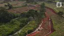 Foto dari udara menunjukkan area pemakaman jenazah COVID-19 di TPU Pondok Ranggon, Jakarta, Rabu (2/12/2020). Sistem tumpang yang dimaksud yakni dengan menumpangkan jenazah COVID-19 ke makam jenazah anggota keluarga atau orang yang dikenal.  (Liputan6.com/Herman Zakharia)
