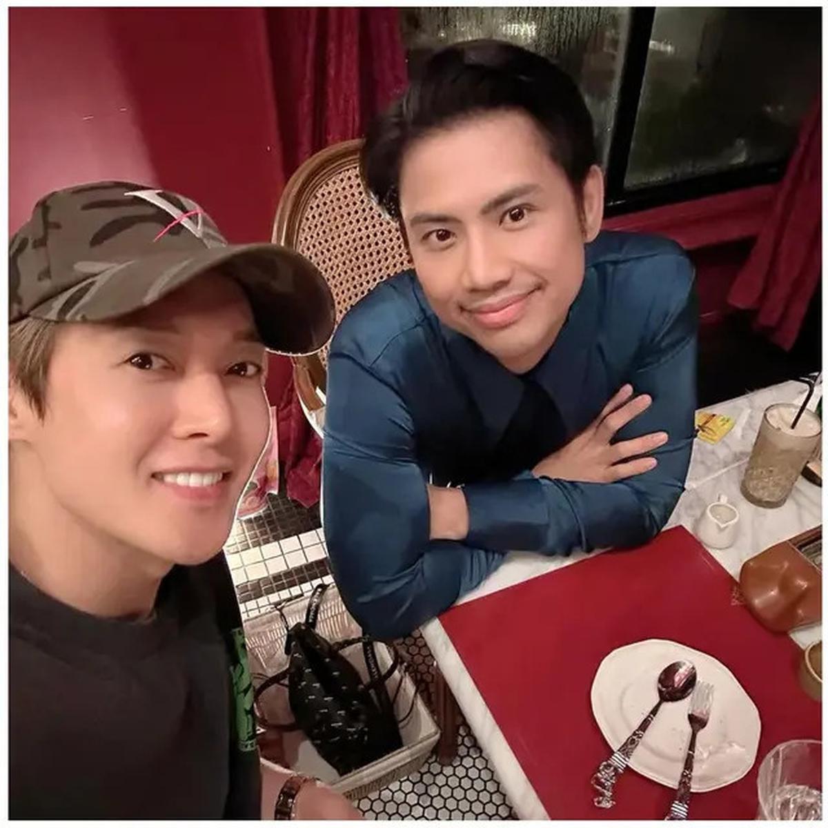 6 Potret Ricky Cuaca Bertemu Kim Hyun Joong di Jakarta, Akrab Bak Sahabat Lama