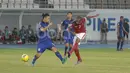 Boaz Solossa mencetak gol melalui sundulan kepala memanfaatkan umpan Rizky Pora saat melawan Thailand dalam laga Grup A Piala AFF 2016 di Phlippines Sport Stadium, Bocaue, Bucalan, Filipina, Sabtu (19/11/2016). (Bola.com/Nicklas Hanoatubun)