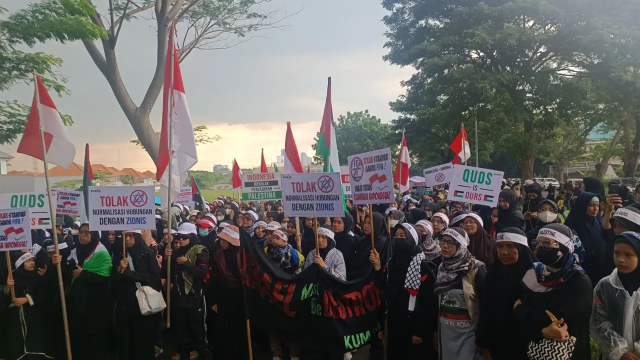 Massa dari Kumail mendemo Konjen AS di Surabaya memperingati Hari Al Quds. (Istimewa)