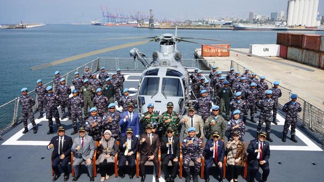 Badan Kerja Sama Antar Parlemen (BKSAP) DPR RI saat melakukan pertemuan dengan Prajurit Pasukan Garuda Indonesia Battalion (Indobatt) di Lebanon.