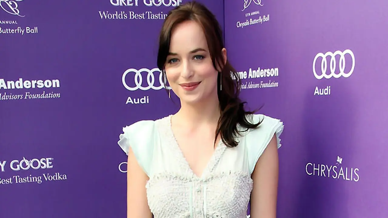 dakota-jhonson-140207b.jpg