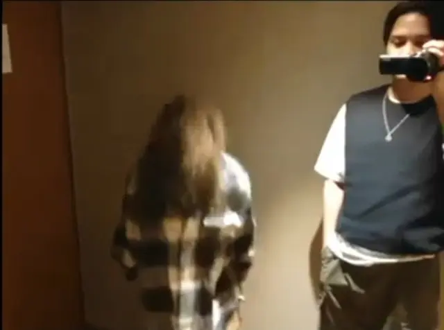 7 Potret momen kenangan saat Baskara Mahendra temani Sherina manggung, perlakuannya sweet abis