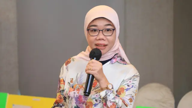 Prof. Dr. apt. Yusi Anggriani, M.Kes