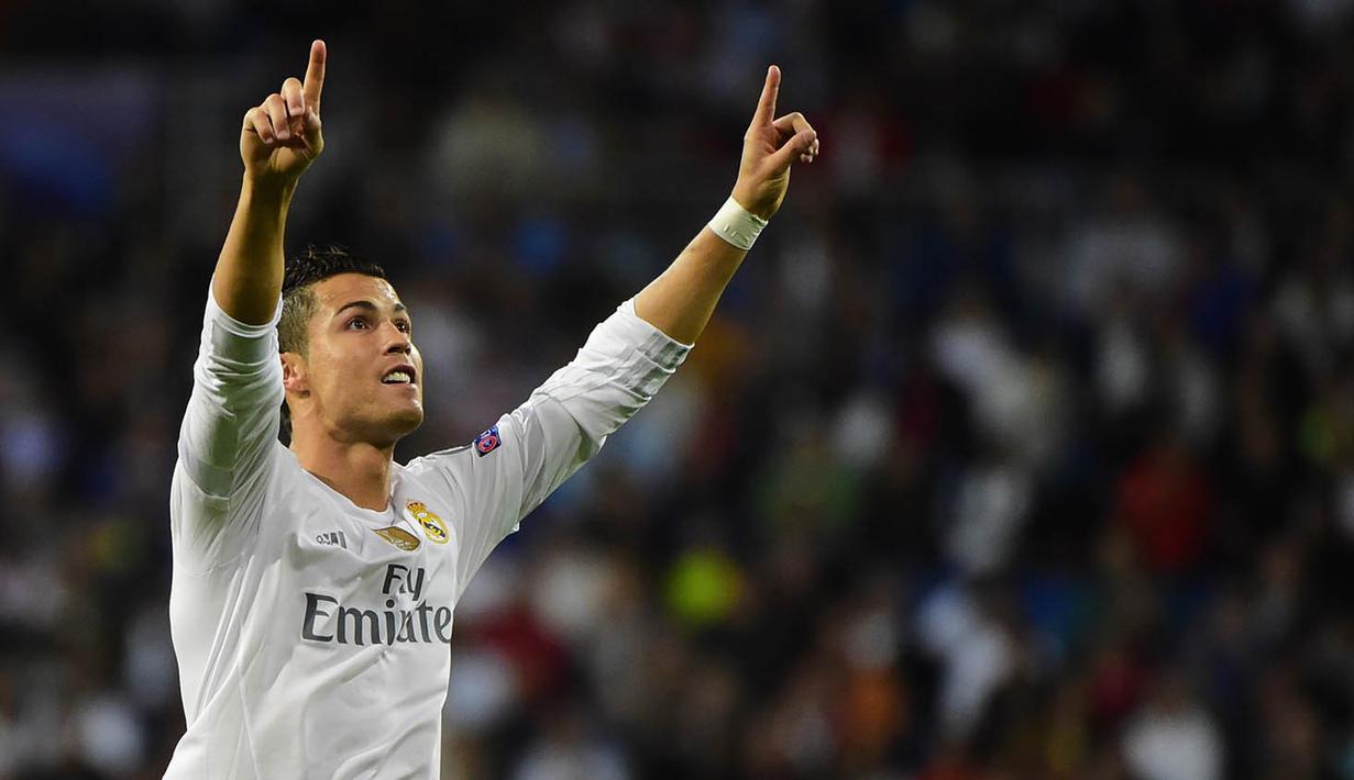Cristiano Ronaldo merayakan gol yang dicetaknya ke gawang Shakhtar Donetsk pada laga Liga Champions.CR 7 menjadi top skor Liga Champions musim 2015-2016 dengan torehan 16 gol. (AFP/Pierre-Philippe Marcou)