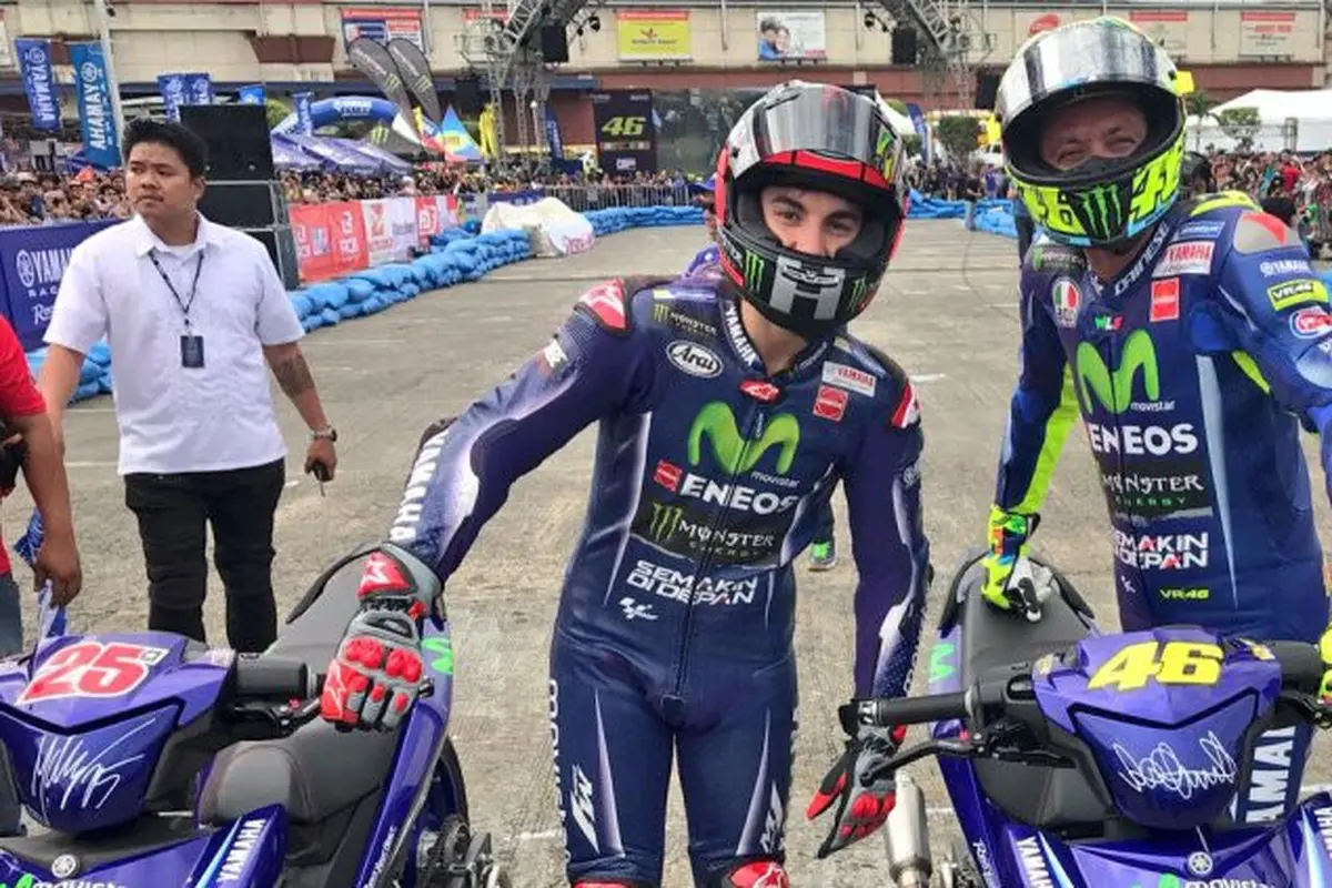 Valentino Rossi (kanan) dan Maverick Vinales.