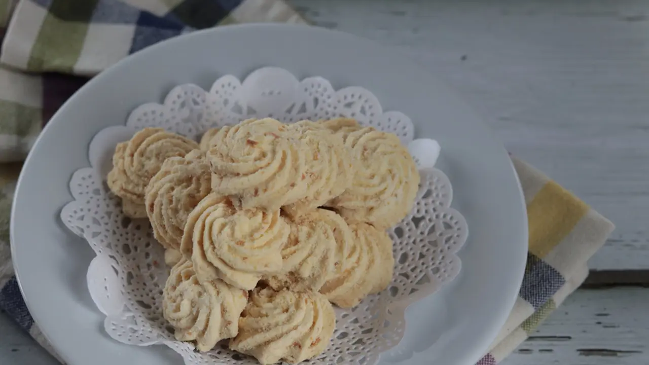 kue semprit keju yang lumer