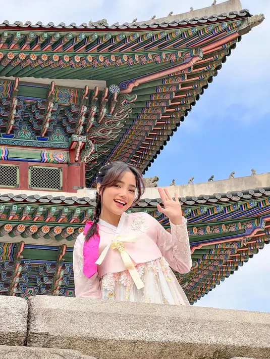 <p>Fuji An pakai Hanbok [Instagram/fuji_an]</p>