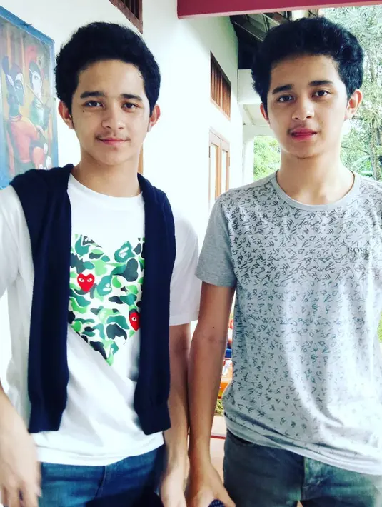 Nakula dan Sadewa merupakan anak kembar yang identik. Raut wajah keduanya sangat sama sehingga sulit untuk membedakan antara Nakula dan sadewa. (Instagram/nakula_sadewa_now)