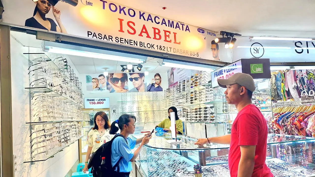 Ketagihan Belanja Kacamata di Pusat Perbelanjaan Senen Jaya 1 & 2, Harga Miring dengan Pilihan Beragam