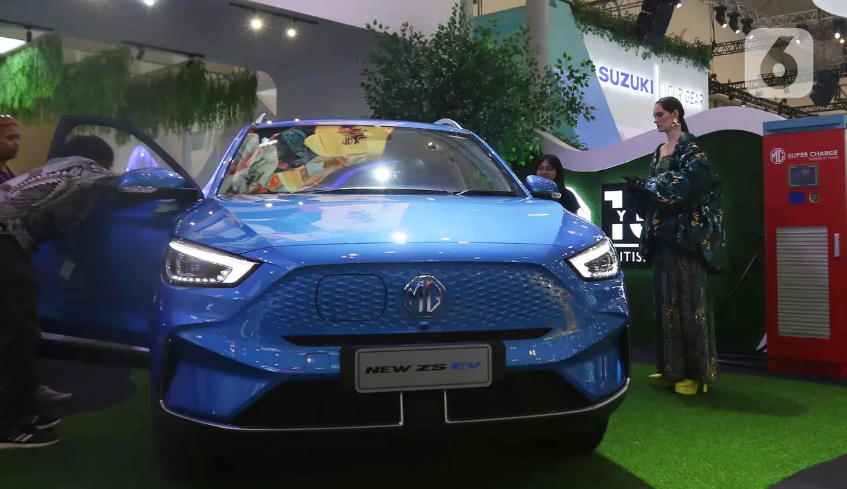 Mobil listrik MG ZS EV dipamerkan pada pameran otomotif Gaikindo Indonesia International Auto Show (GIIAS) 2023 di ICE BSD, Tangerang, Banten, Kamis (10/8/2023). (Liputan6.com/Angga Yuniar)