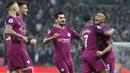 Ekspresi para pemain Manchester City saaat merayakan gol Gabriel Jesus pada lanjutan Premier League di Wembley Stadium, (14/4/2018). Manchester City menang 3-1. (AP/Frank Augstein)