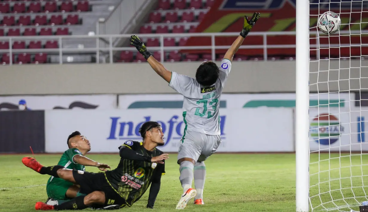 Barito Putera mampu menyamakan kedudukan pada menit ke-72. Umpan dari Bagas Kaffa dapat dimaksimalkan oleh Dandi Maulana. (Bola.com/Bagaskara Lazuardi)