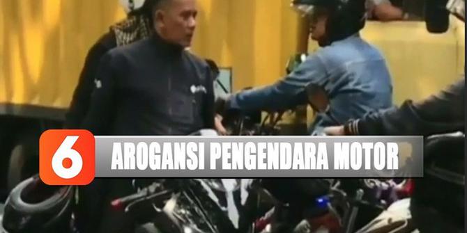 Video Amatir Rekam Pengendara Motor Ngotot Saat Lawan Arah