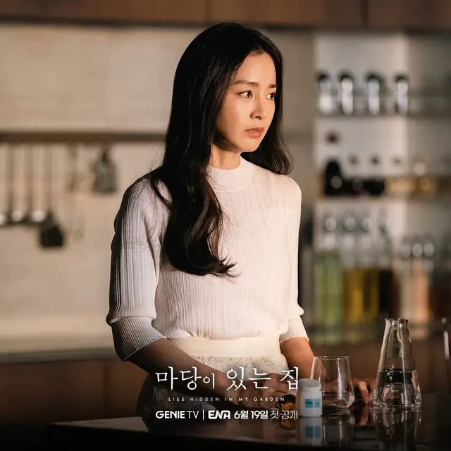 Kim Tae Hee dalam Lies Hidden in My Garden. (Studi Genie/ ENA via Soompi)