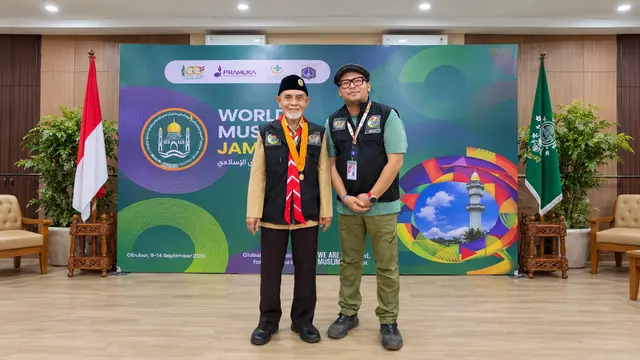 Hafyz Marshal bersama Pimpinan Pondok Pesantren Darussalam Gontor KH Hasan Abdullah Sahal. (Istimewa)