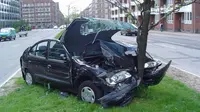 Beda Kecelakaan Mobil Antara Pria dan Perempuan