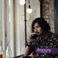 "Gue pengin belajar sesuatu yang sebelumnya belum pernah gue pikirin, belum pernah menjadi bayangan. Nggak pernah terbayang gue bakal ada di belakang layar," ujar aktor kelahiran 3 Juli 1984.(Bambang E. Ros/Bintang.com)