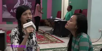 Seperti apa sih keadaan para kontestan di asrama D’academy 3? Beredar kabar, banyak para kontestan yang mengalami cinta lokasi alias cinlok. Siapa saja sih yang terjebak cinlok di Dangdut D’academy 3?Seperti apa sih keadaan para kontestan di asra...