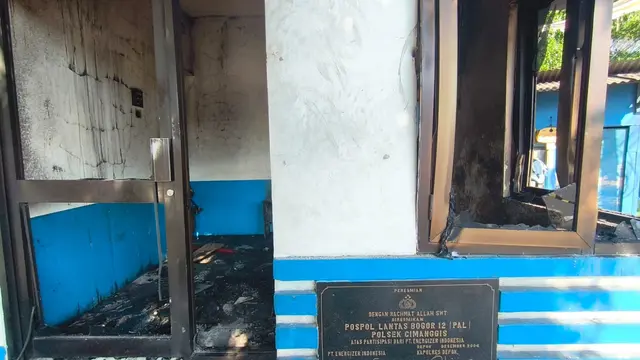 Pos polisi di Depok dibakar massa