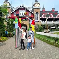 Sebagai anak artis Indonesia, wajar jika potret terbaru Darren Sterling membuat publik penasaran. [Foto: Instagram/andisorayabeatrix]