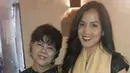 Ibunda memang sudah meninggal lebih dulu. Mengunggah foto bersama sang mama, Renita menyampaikan rasa cinta serta kerinduannya. Ia pun berharap bisa menjadi seorang ibu seperti mamanya itu. (Instagram/irensukardi)