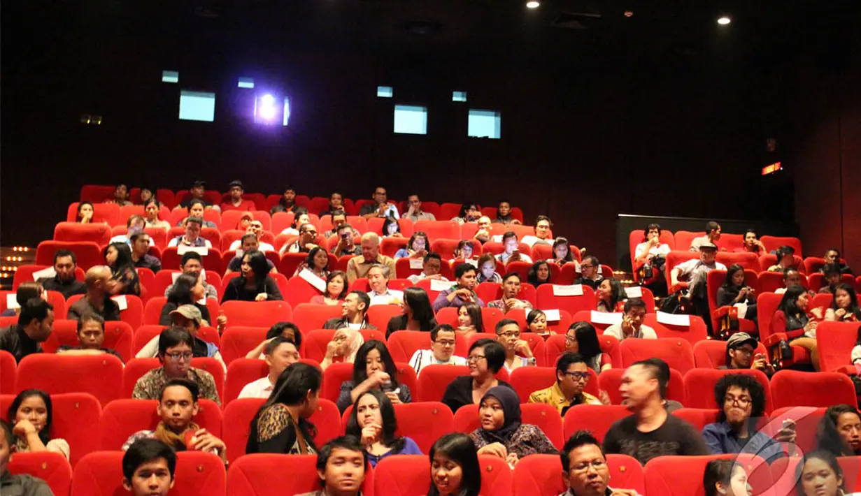 Bulan Ramadhan, tidak menghalangi para penonton untuk tetap menyaksikan film horor. Antrian sudah terlihat di pintu masuk studio. (Liputan6.com/Gilar Dhani)