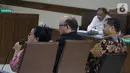 Miryam S. Haryani bersama penyidik senior KPK Novel Baswedan dan Heriawan Antono (kiri ke kanan) saat menjadi saksi pada sidang lanjutan dugaan merintangi pemeriksaan pengadaan E-KTP dengan terdakwa Markus Nari di Pengadilan Tipikor, Jakarta, Rabu (9/10/2019). (Liputan6.com/Helmi Fithriansyah)
