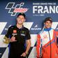 Dua pembalap asal Prancis: Fabio Quartararo (kiri) dan Johann Zarco. (JEAN-FRANCOIS MONIER / AFP)
