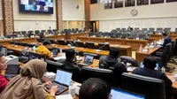 Bahas RUU PPMI: Baleg DPR Dengarkan Masukan Perwakilan Pekerja Migran Indonesia dari 8 Negara