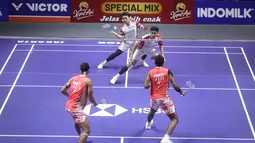 Ganda putra Indonesia, Leo Rolly Carnando/Bagas Maulana saat melawan wakil India, Satwiksairaj Rankireddy/Chirag Shetty pada pertandingan Indonesia Open 2025 di Istora Senayan Jakarta, Selasa (3/6/2025).