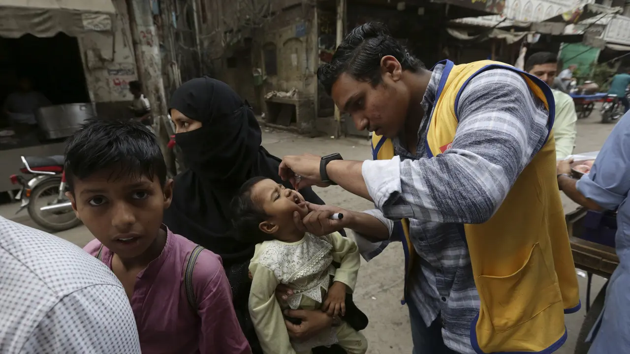 Gerakan Anti-Polio Pintu ke Pintu di Pakistan