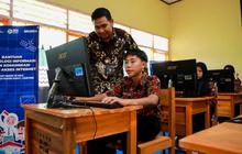 FOTO: BRI Peduli Salurkan Bantuan Teknologi Informasi dan Komunikasi serta Akses Internet untuk Sekolah di Wilayah 3T