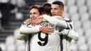 Penyerang Juventus, Alvaro Morata (tengah) merayakan bersama rekan timnya setelah mencetak gol ke gawang Dynamo Kiev pada matchday kelima Grup G Liga Champions di Allianz Stadium, Kamis (3/12/2020) dinihari WIB. Juventus meraih kemenangan 3-0 atas tamunya Dynamo Kyiv. (Marco Alpozzi/LaPresse via AP)