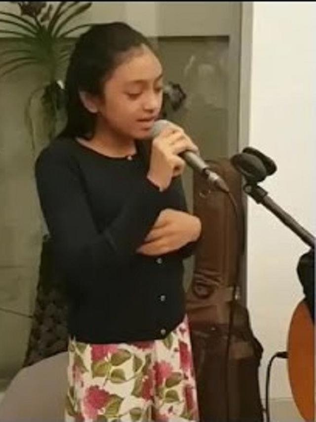 5 Potret Alleia Anak Ariel NOAH saat Nyanyi, Berkarisma Layaknya Sang Ayah