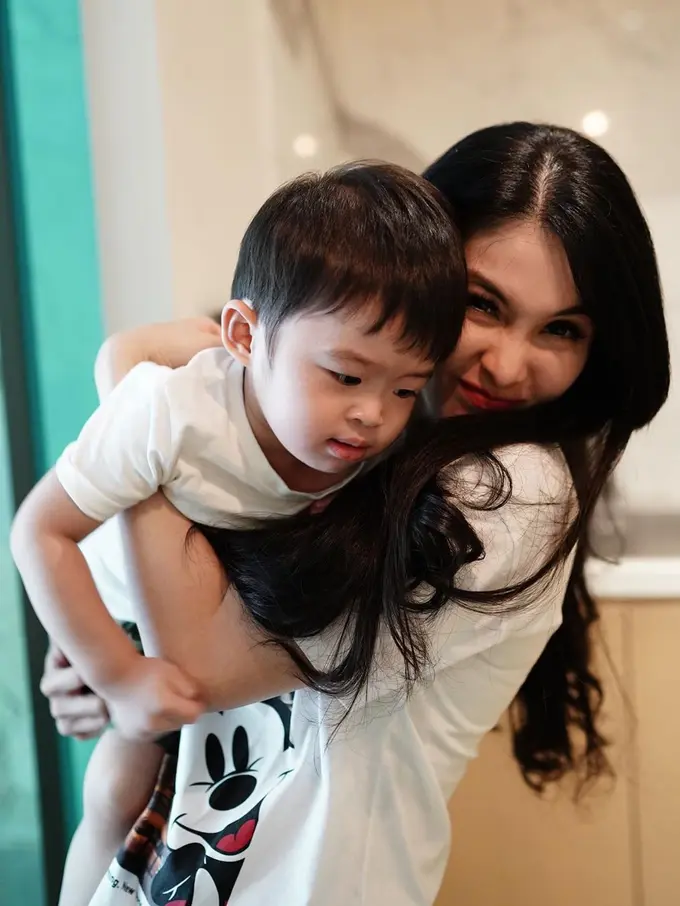 [Fimela] Sandra Dewi dan Raphael Moeis