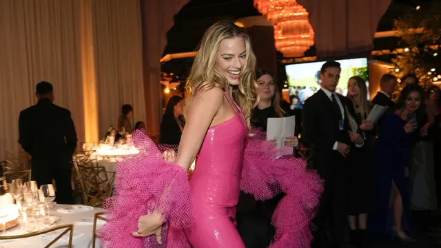Margot Robbie di Golden Globe Awards 2024 atau Golden Globes. (AP Photo/Chris Pizzello)