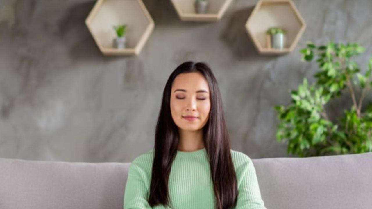 Meditasi Sambil Dengarkan Musik, Aktivitas Menenangkan untuk Healing Akhir Pekan