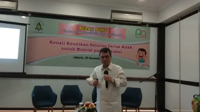 Dokter Badriul Hegar menjelaskan tentang keunikan saluran cerna anak.